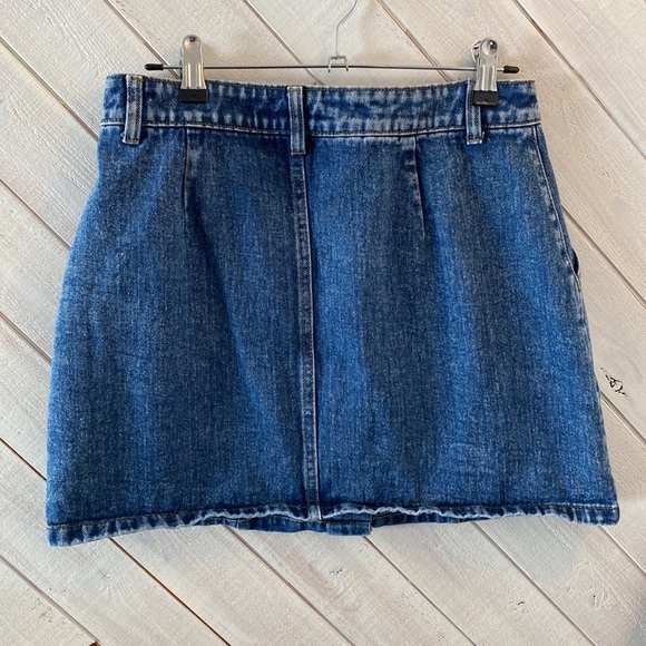 Simple but cute button denim skirt. Never worn and no flaws - Picture 2 of 4